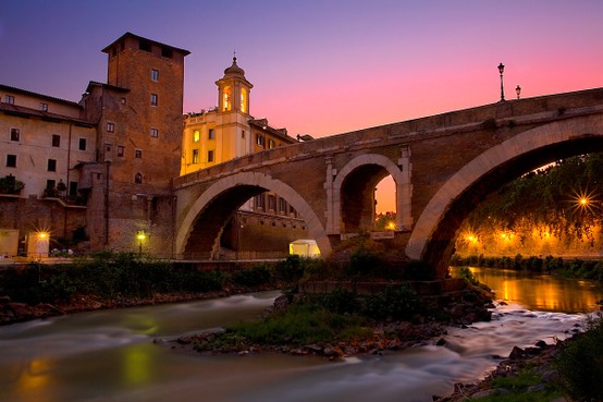 Photo:  Ponte Fabrico, Rome, Italy 